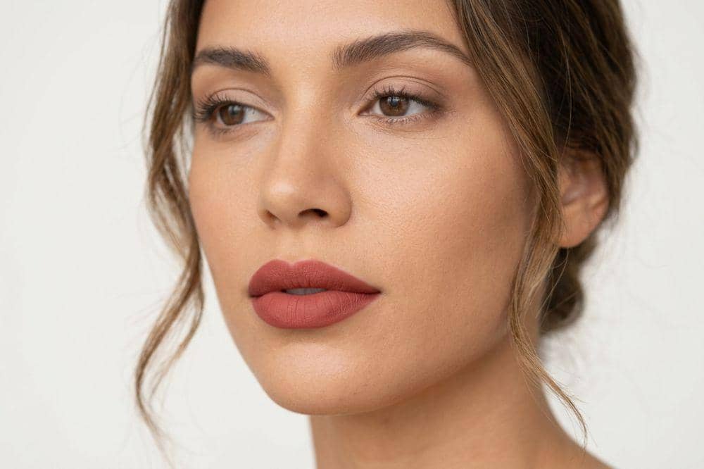 7 Rekomendasi Lip Matte Anti Bibir Kering yang Tahan Seharian