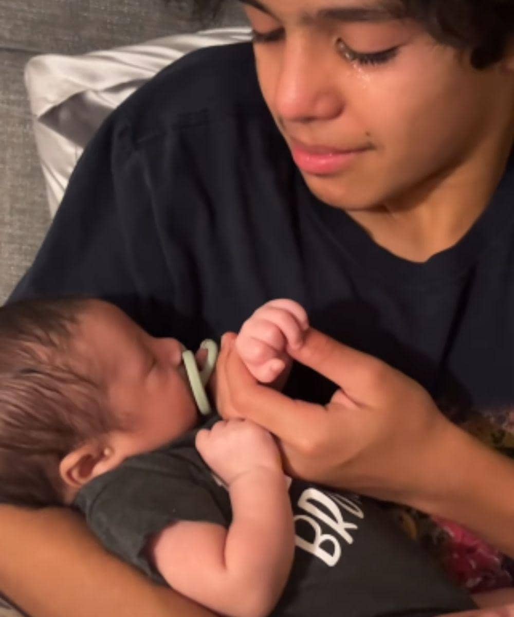 mama bagikan anak remaja punya adik laki-laki