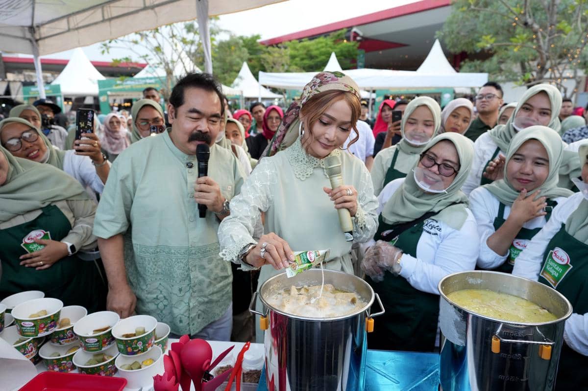 Sajian 1.447 Porsi Opor di Salah Satu Festival Makanan Berhasil Pecahkan Rekor MURI