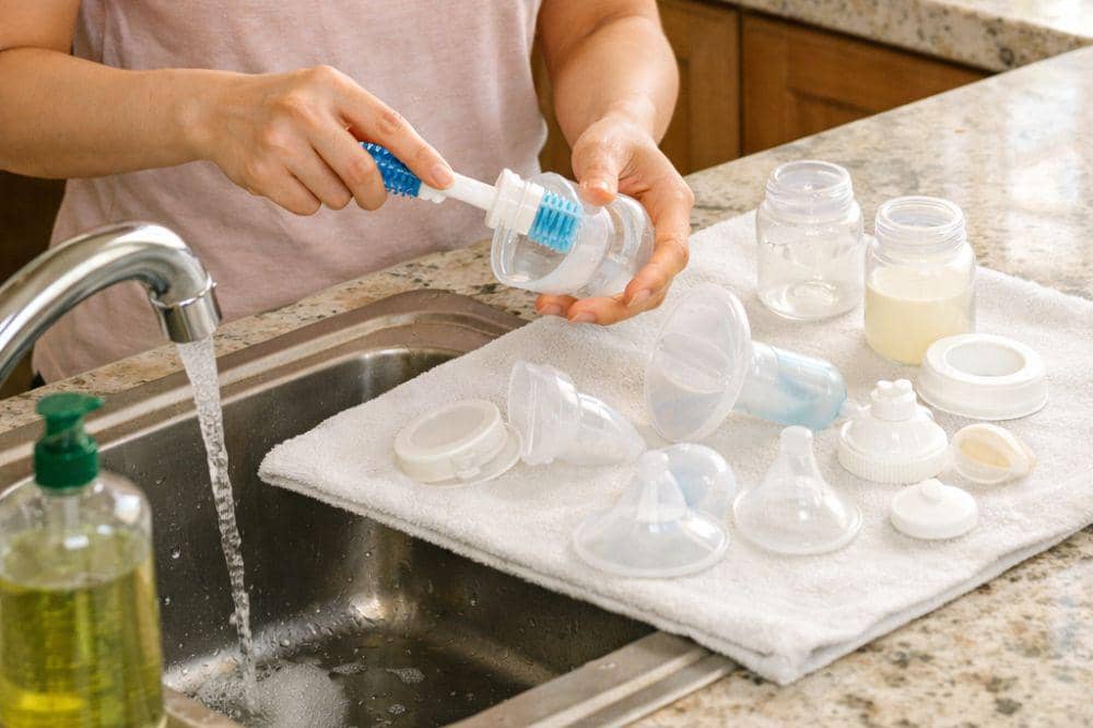 Jangan Asal Cuci, Ini Cara Membersihkan Pompa ASI yang Benar