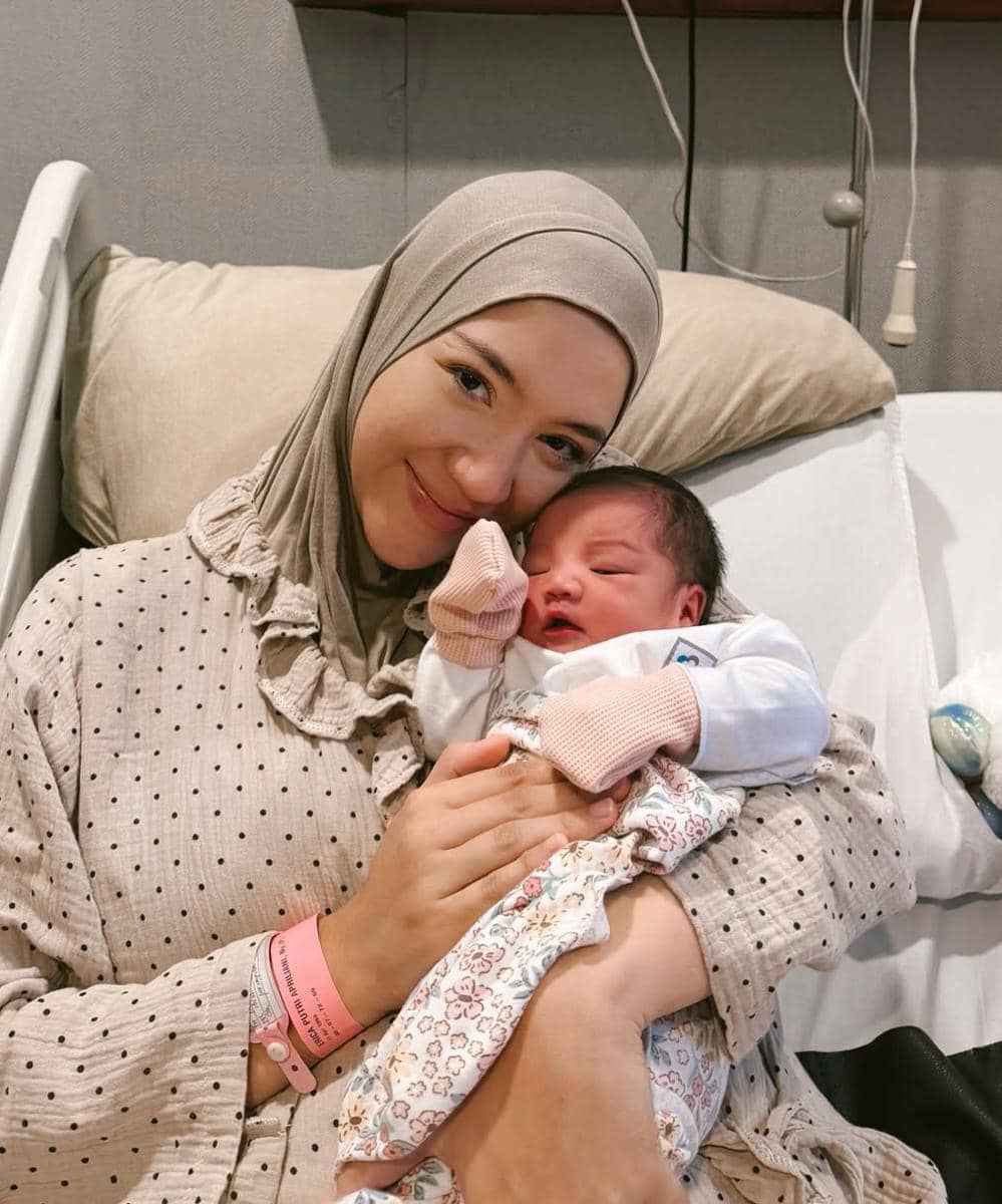 Instagram.com/ericaputrii