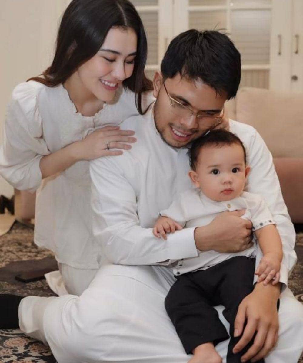 Hari kedua Lebaran tampil serba putih