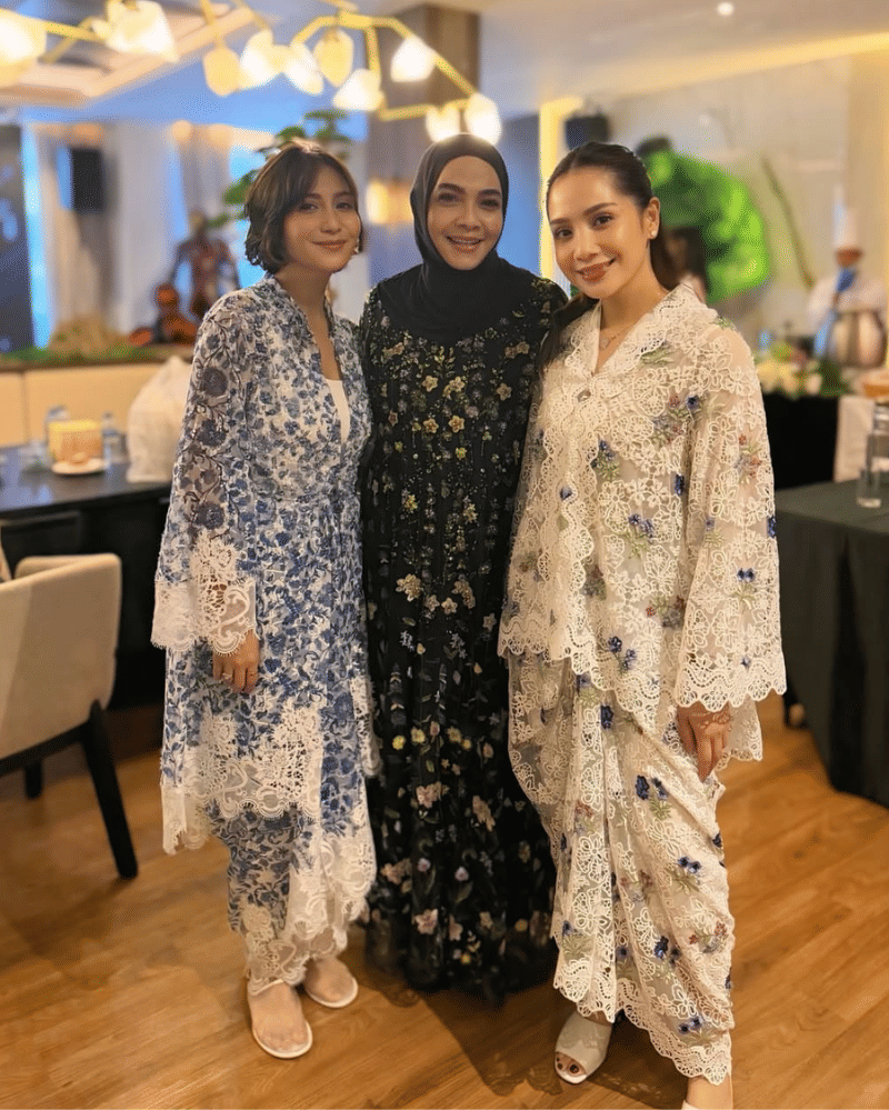 busana lebaran artis (2).png