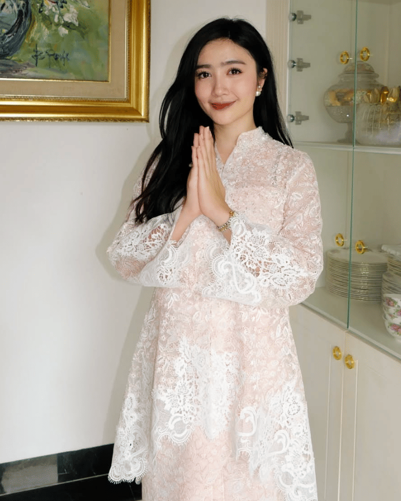 busana lebaran artis (7).png