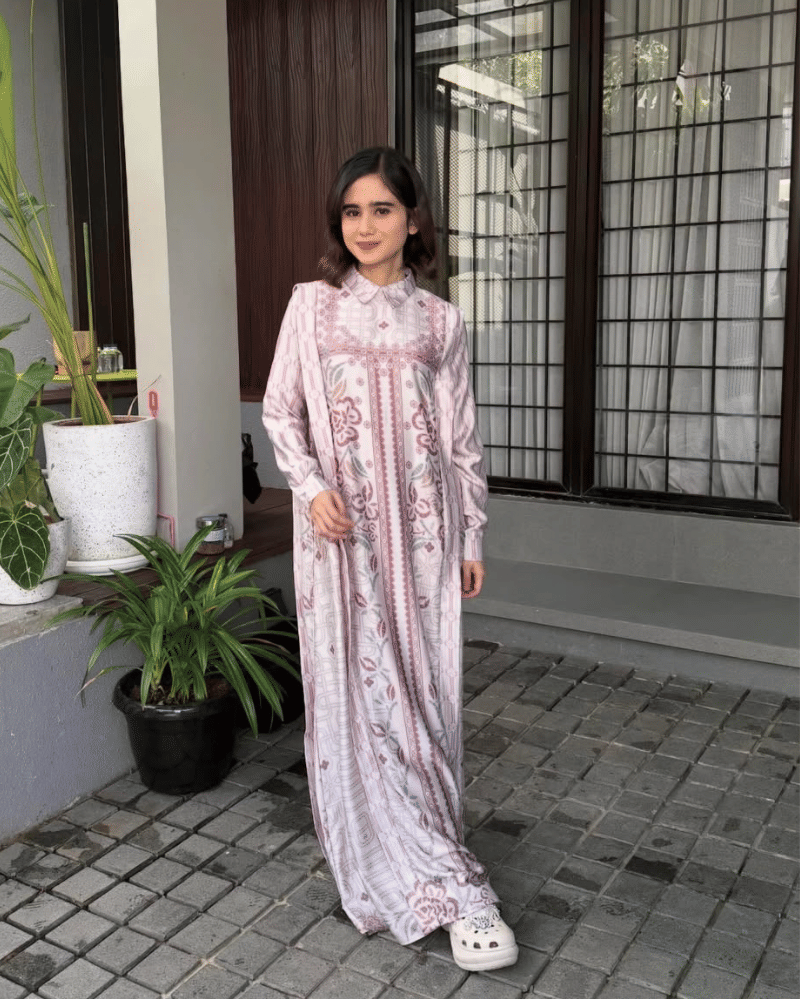 busana lebaran artis (20).png