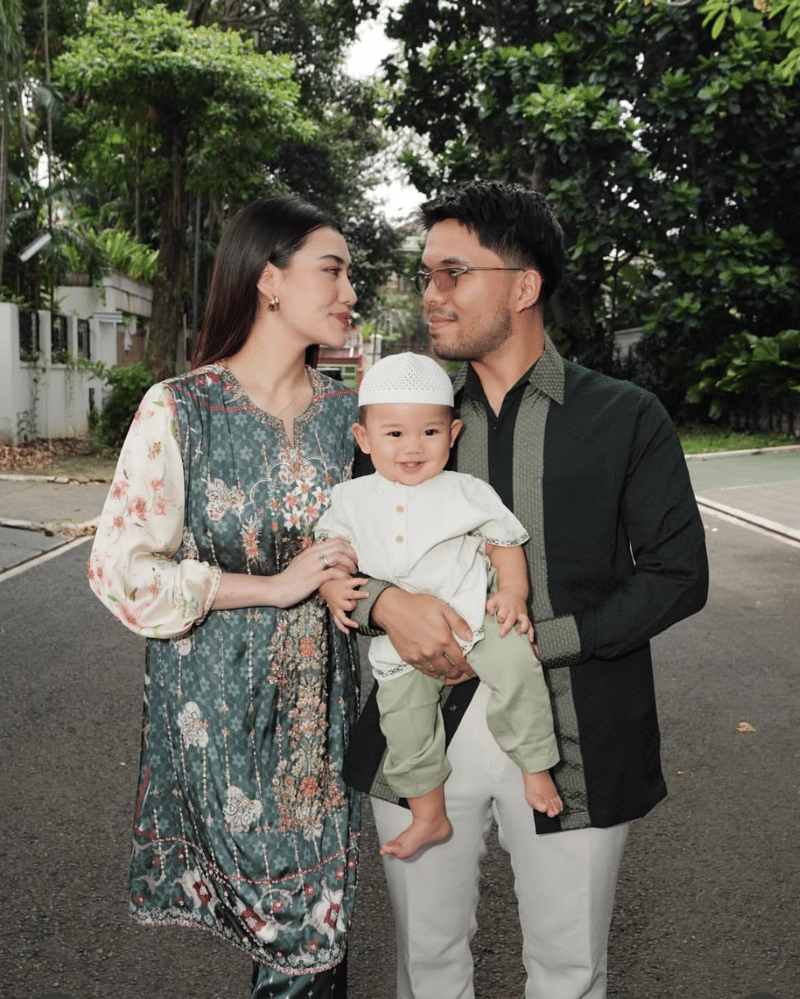 busana lebaran artis 