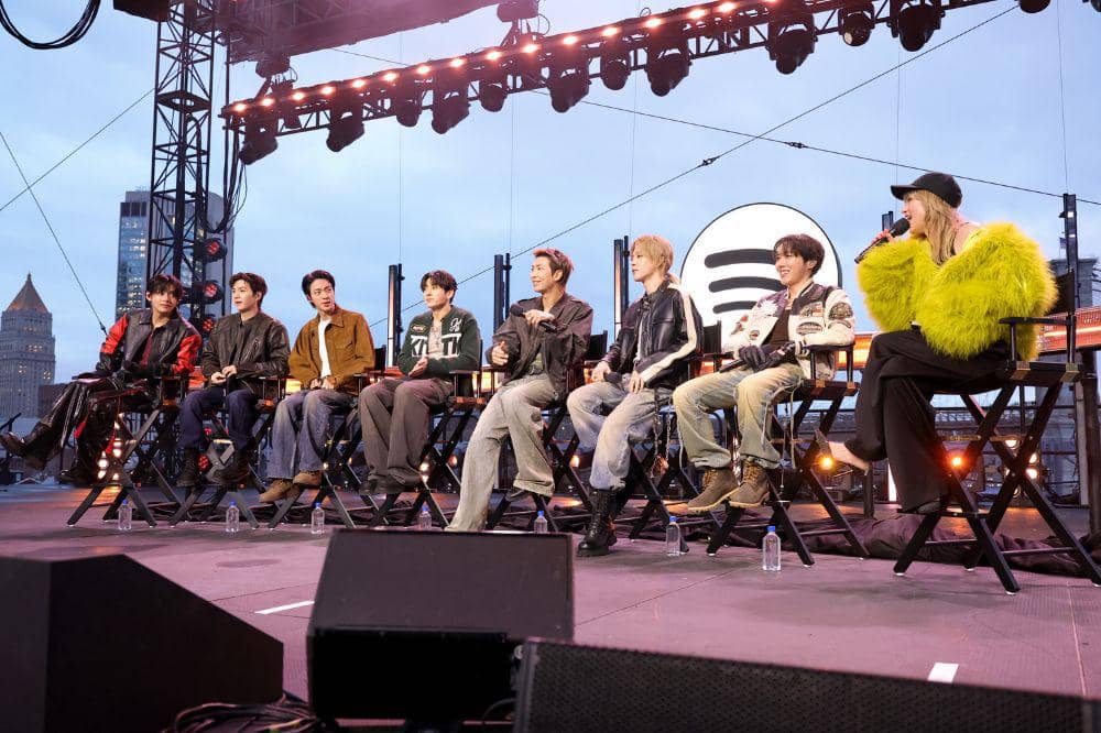 Gaya Para Member BTS saat di LA untuk Comeback