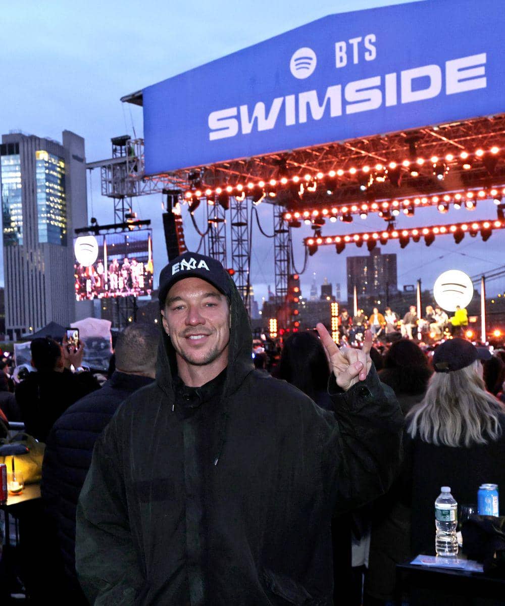 Gaya Para Member BTS saat di LA untuk Comeback