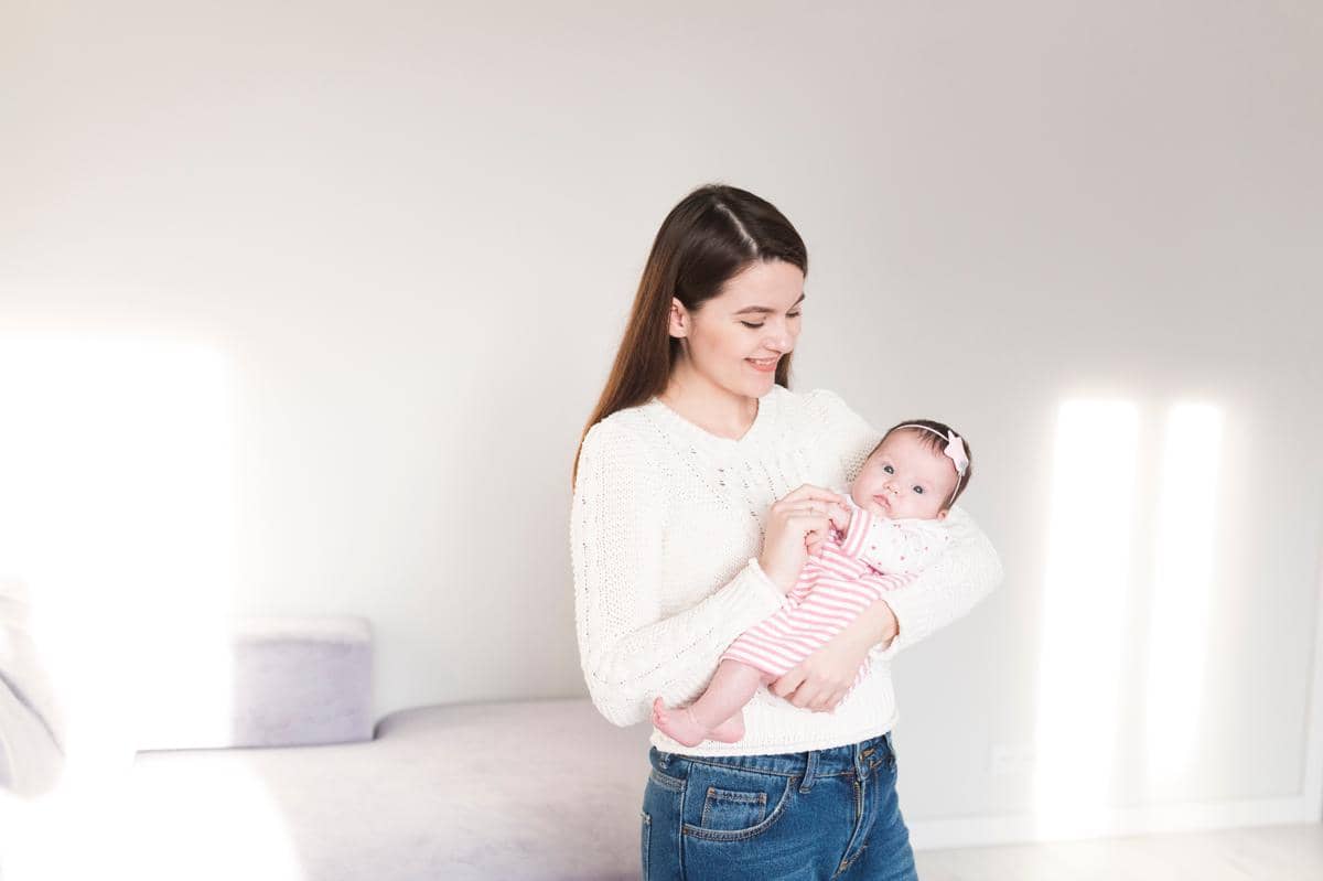 Benarkah Sering Menggendong Anak Bisa Mengganggu Tumbuh Kembangnya?