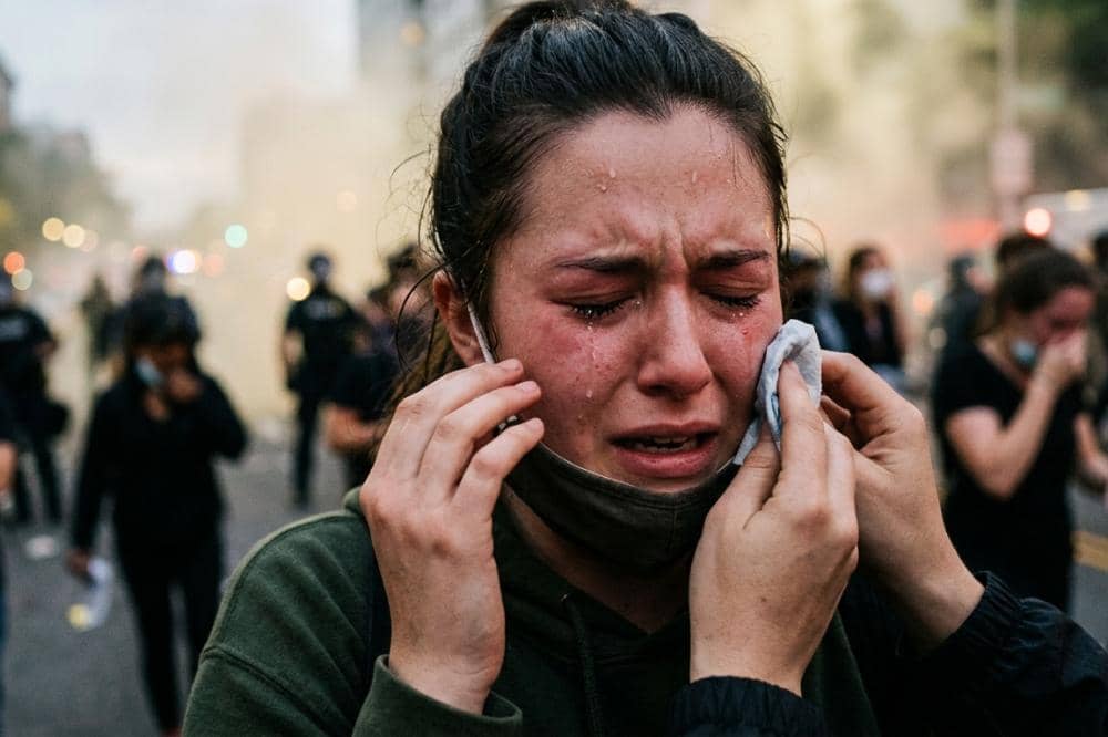 7 Perbedaan Gas Air Mata dan Water Cannon yang Perlu Kamu Tahu_20260325_202053_0004.jpg