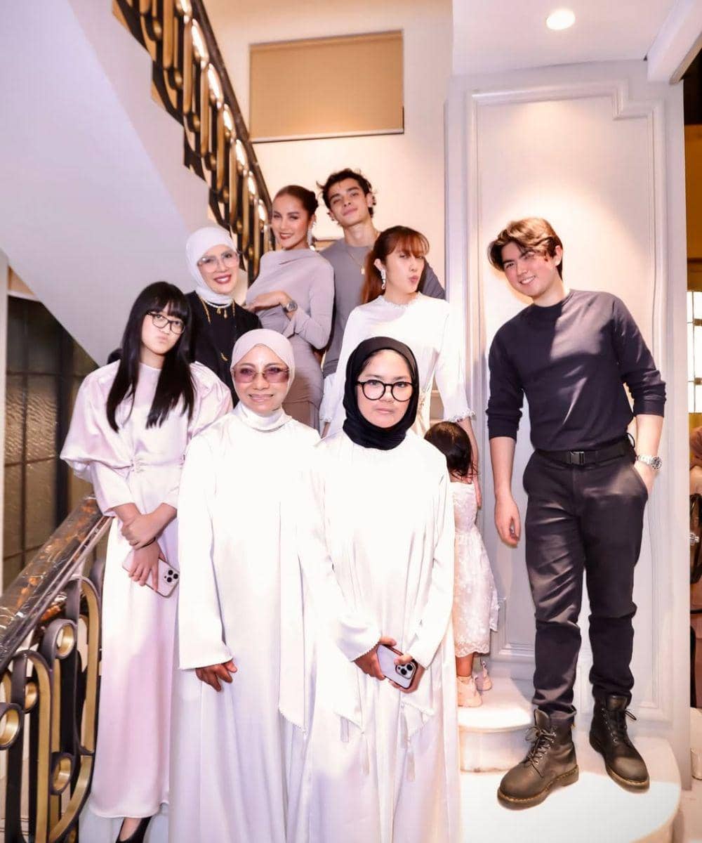 7 Foto Olla Ramlan dan Tristan Molina Rayakan Lebaran Bareng 7