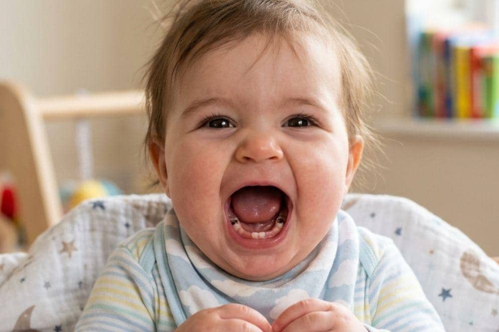 Gigi Berlubang Bisa Menular ke Anak lewat Tiupan Makanan dan Ciuman 