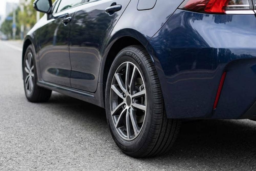 Rem Tangan Mobil untuk Roda Depan atau Belakang_ Ini Penjelasannya_20260325_093216_0001.jpg