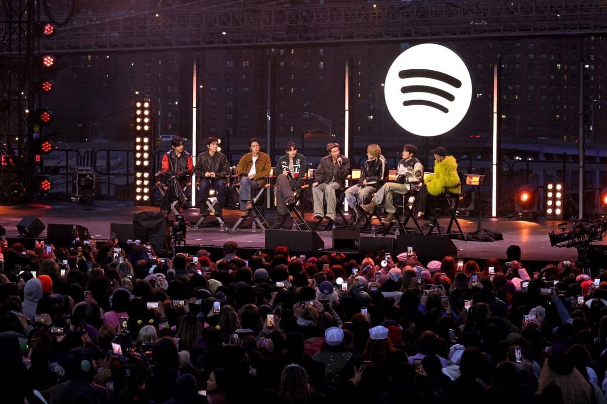 Gaya Para Member BTS saat di LA untuk Comeback