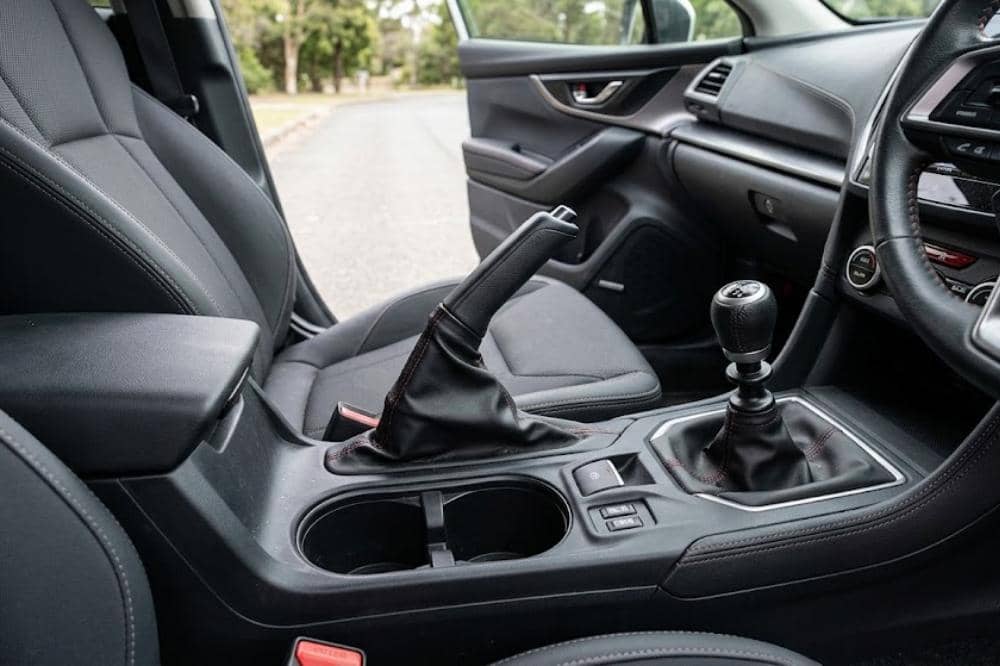 Rem Tangan Mobil untuk Roda Depan atau Belakang? Ini Penjelasannya