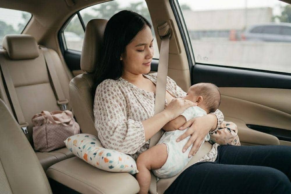 Posisi Menyusui di Mobil yang Aman saat Arus Balik