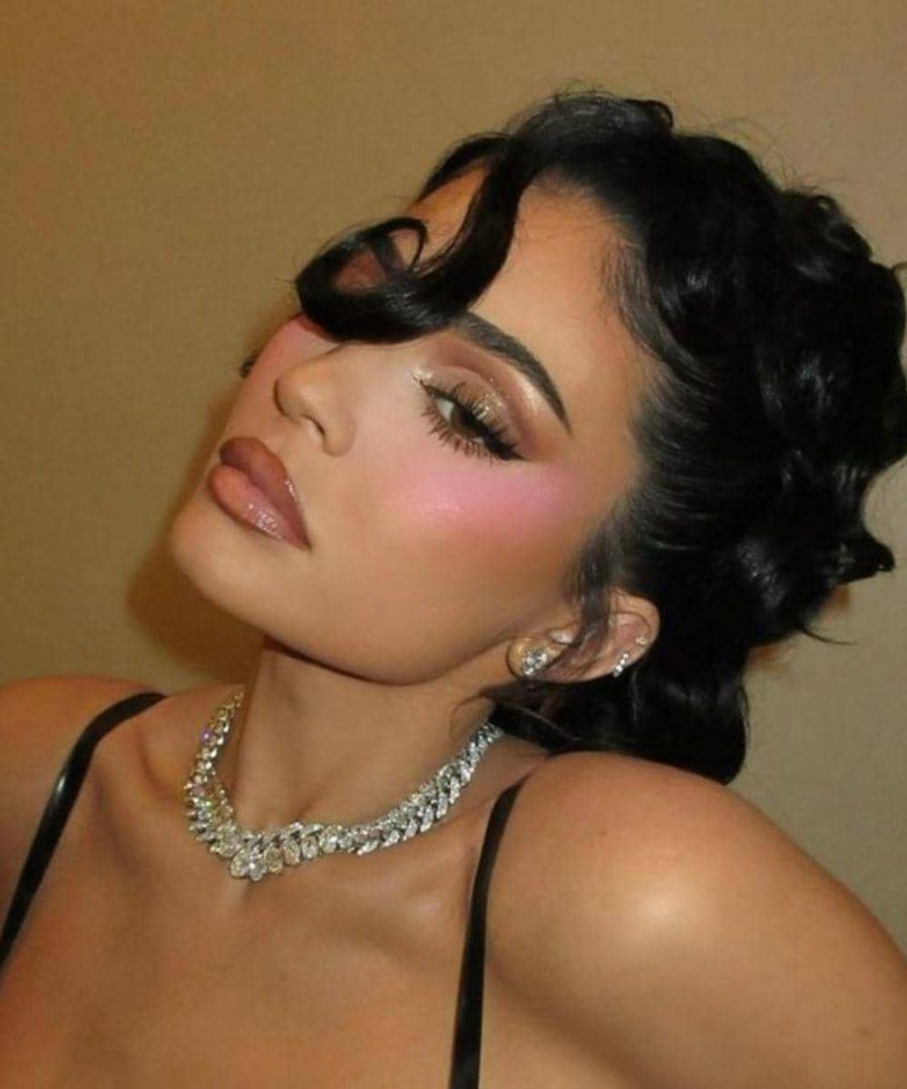 Apa Itu Makeup Baddie yang Sedang Tren