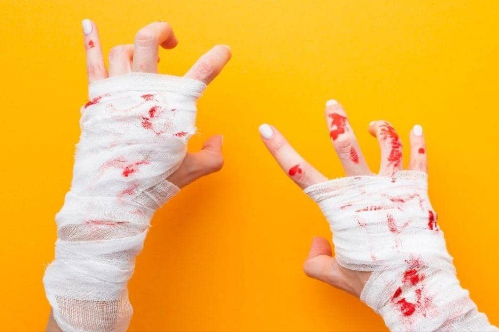 Tangan berdarah