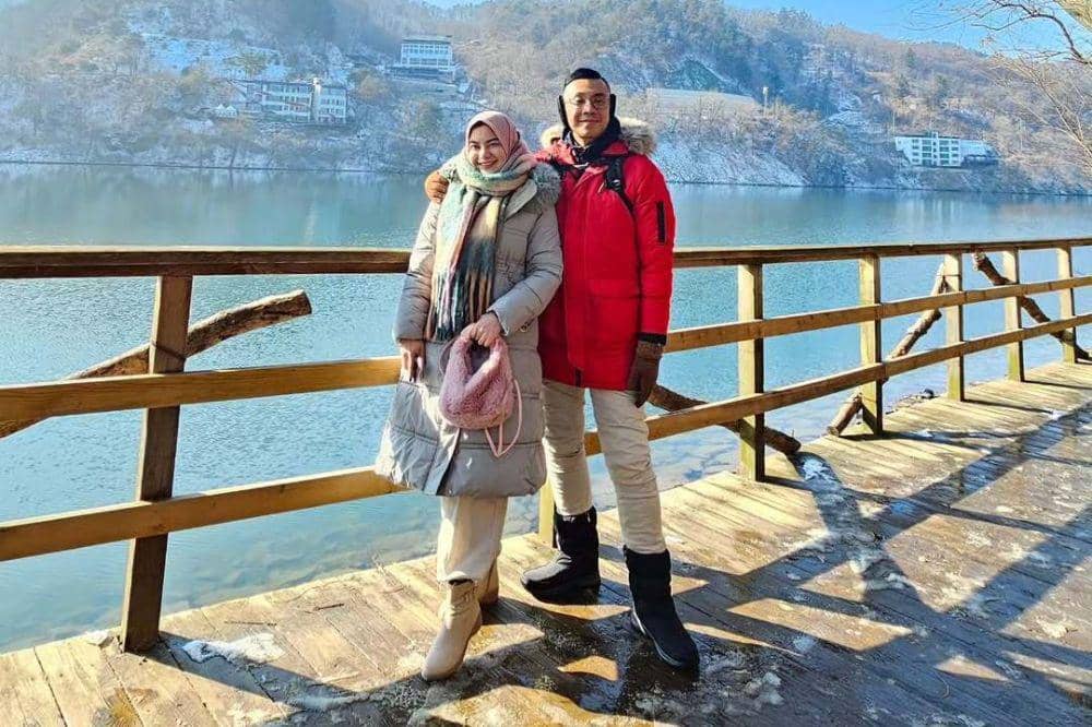 7 Fakta Kisah Cinta Dokter Gia Pratama dan Istri 4