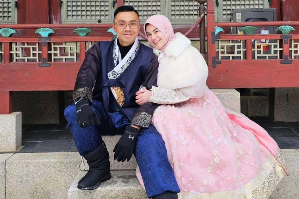 7 Fakta Kisah Cinta Dokter Gia Pratama dan Istri 3