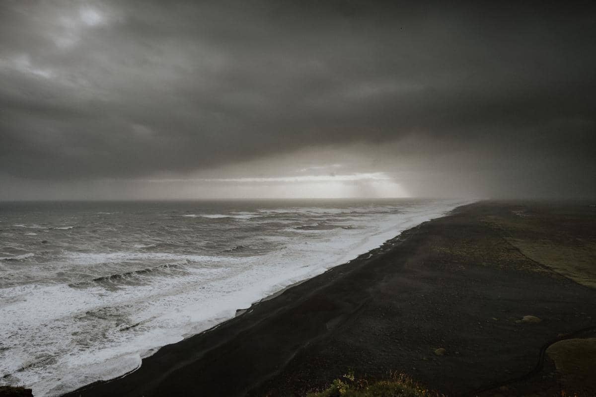gambar badai di lautan