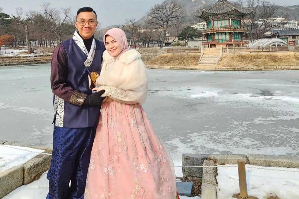 7 Fakta Kisah Cinta Dokter Gia Pratama dan Istri 2