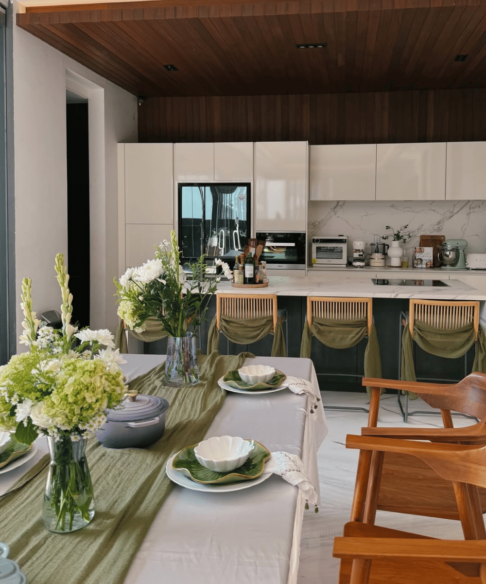 Foto Dekorasi Ruang Makan Tiara 3