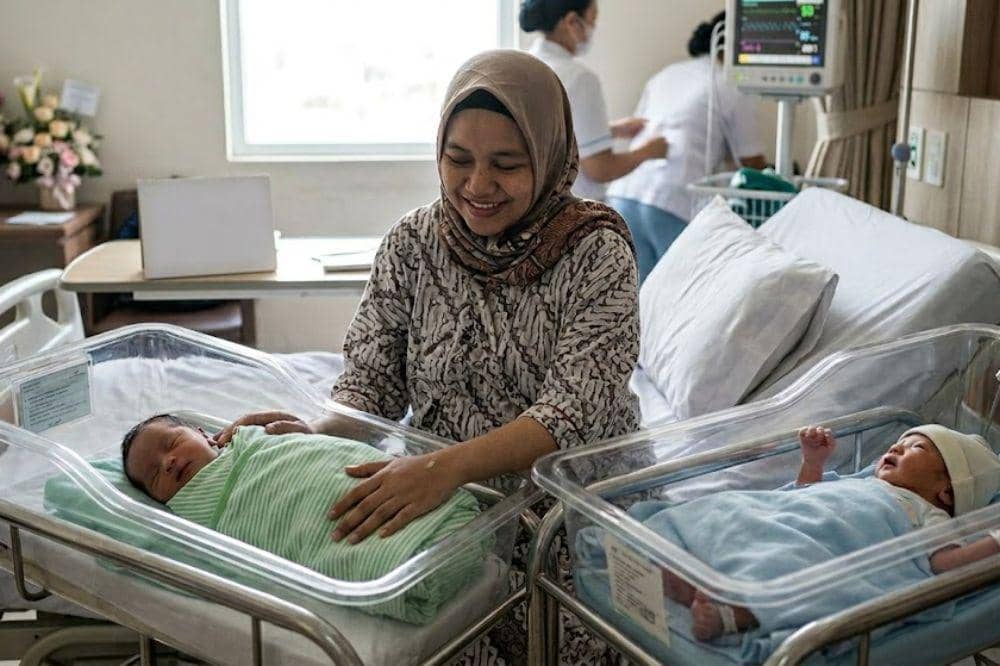 Ibu Ini Lahirkan Bayi Kembar Selang 18 Hari