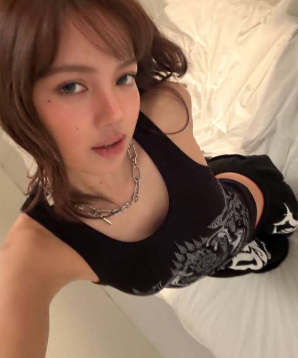 Lisa BLACKPINK Tampil Fresh dengan Sunburn Blush, Tren Makeup Kekinian