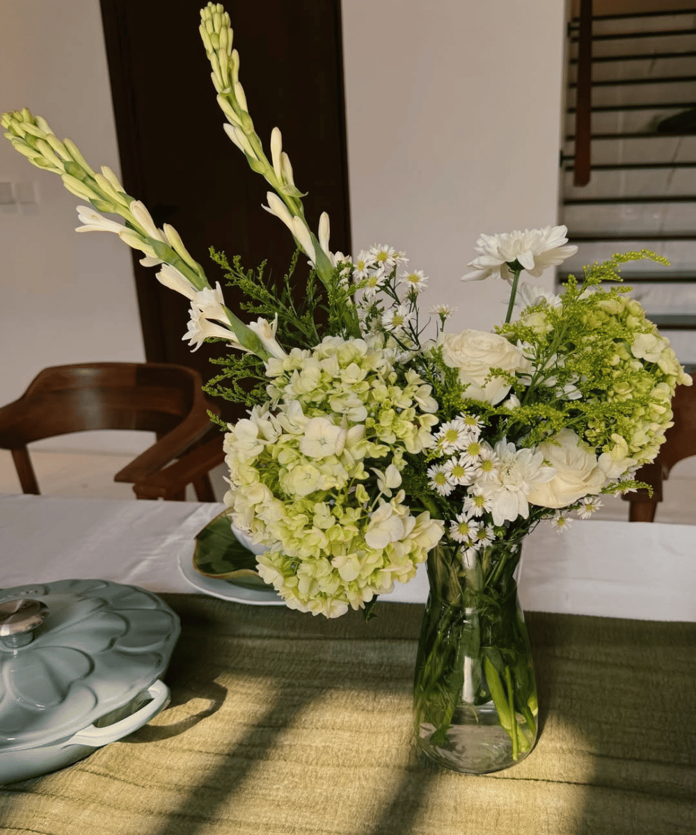 Foto Dekorasi Ruang Makan Tiara 6