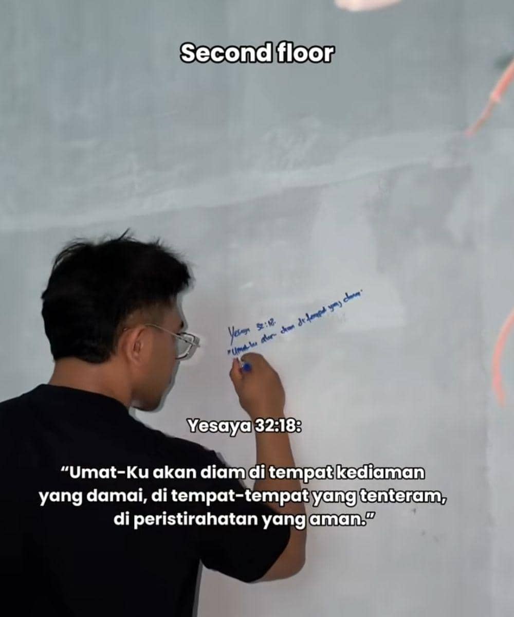 7 Foto Fabio Asher Berkati Rumah Baru dengan Ayat Alkitab 4