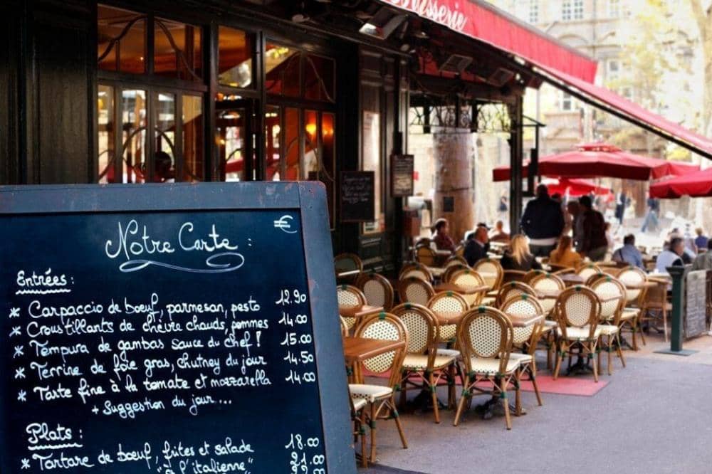 Menu makanan di kafe