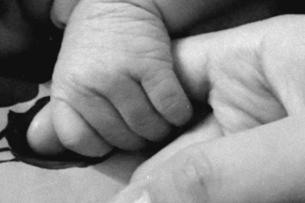 Potret Pedangdut Putri Isnari Melahirkan Anak Pertama Laki-Laki