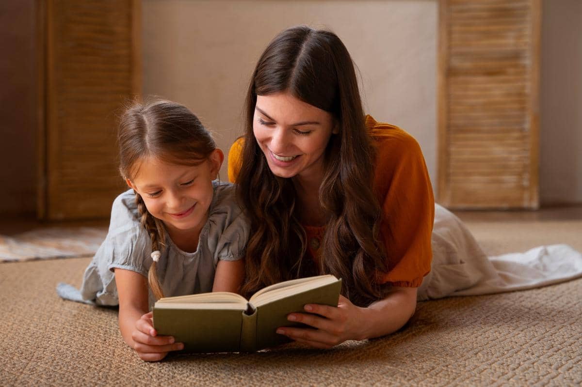 5 Kalimat untuk Mengasah Pola Pikir Anak saat Membaca Buku