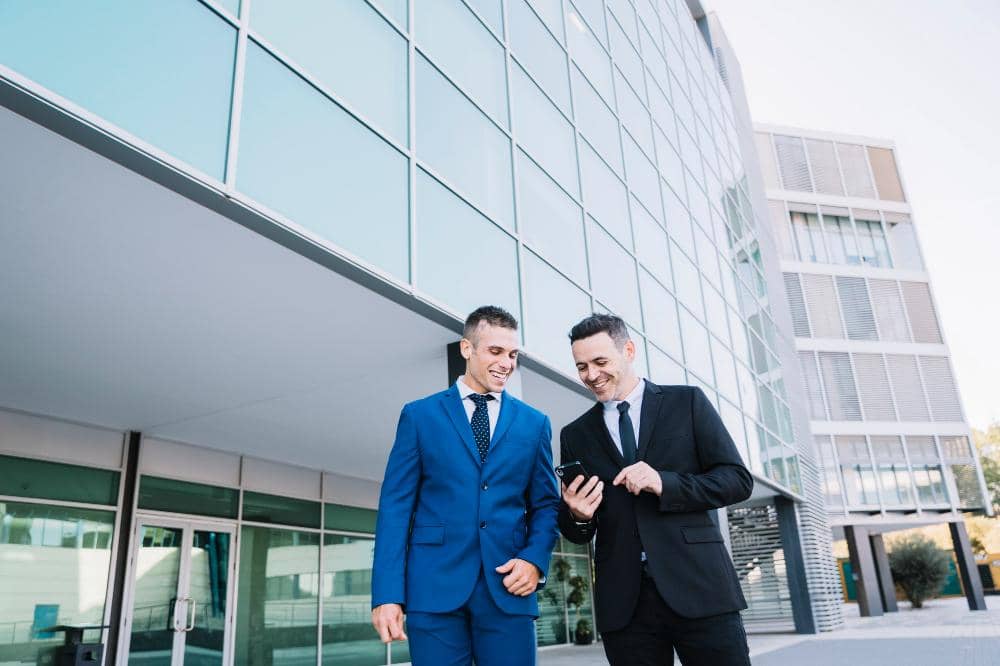 5 Perbedaan Trading Forex dan Trading Saham, Wajib Dipahami Pemula!_20260331_100415_0002.jpg