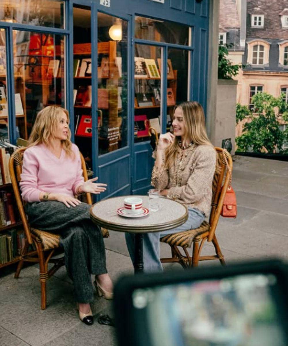 Margot Robbie Hadirkan Nuansa Klasik di Iklan Chanel