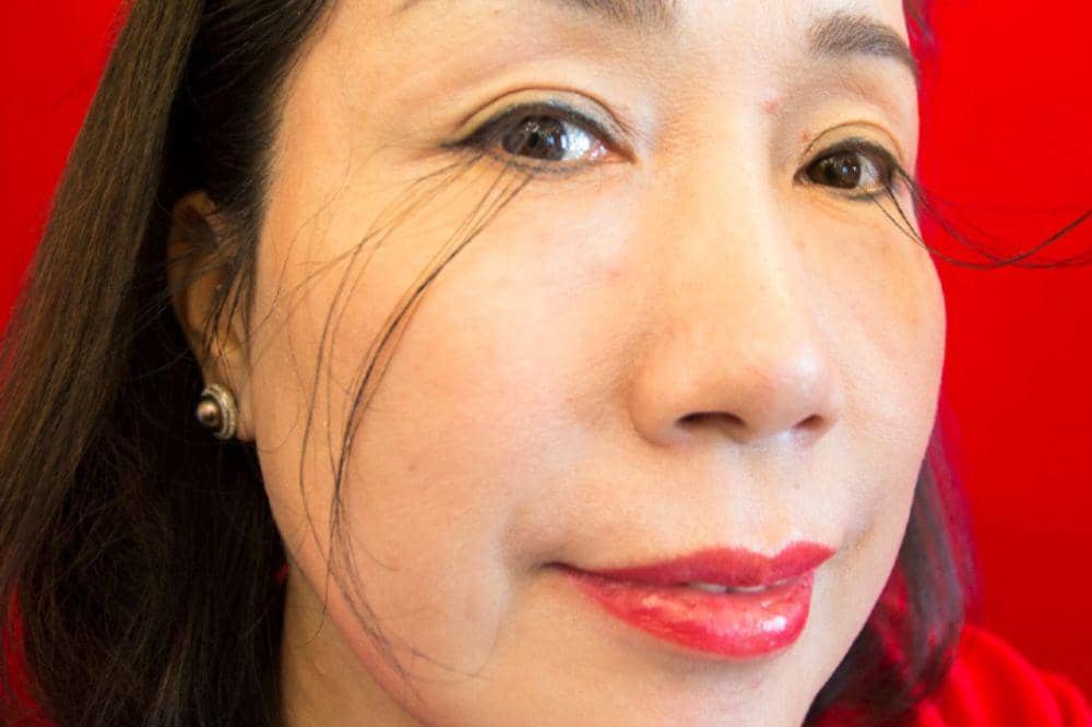 Kisah Unik Perempuan dengan Bulu Mata Sepanjang Pipi