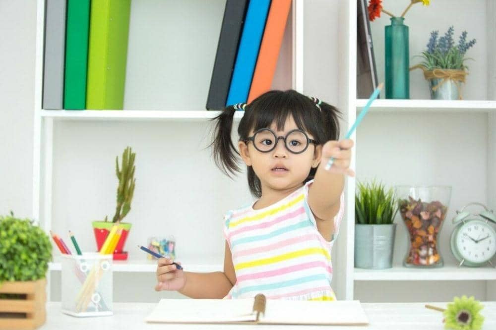 Imajinasi anak saat membaca buku