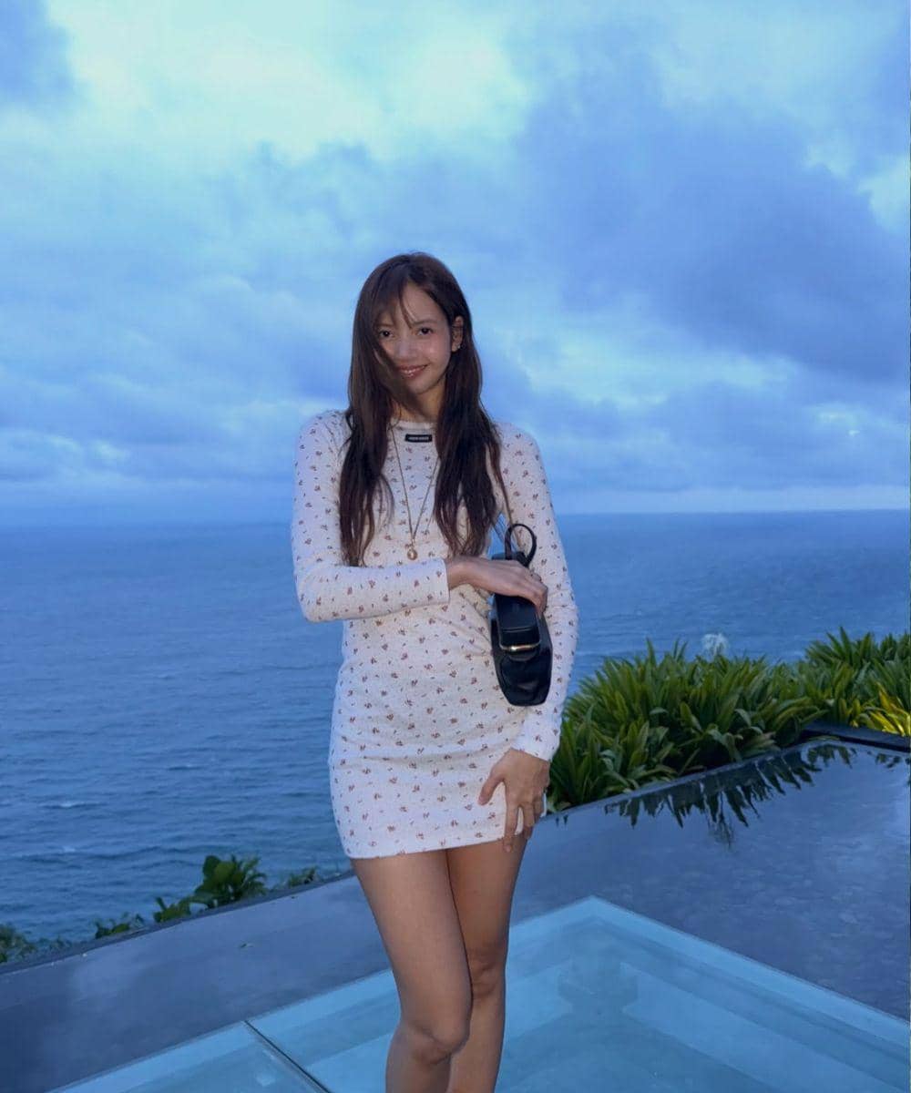 Intip Gaya Lisa BLACKPINK Liburan di Bali Pakai Jarik Batik
