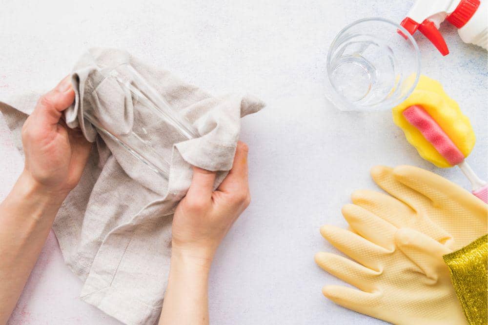 3 Cara Mudah Hilangkan Noda Membandel di Baju, Pakai Bahan yang Ada di Rumah!