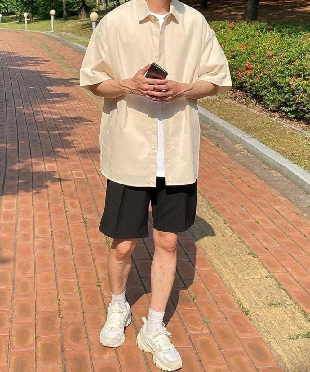 7 Outfit Cowok Biar Tetap Nyaman di Cuaca Panas (5)