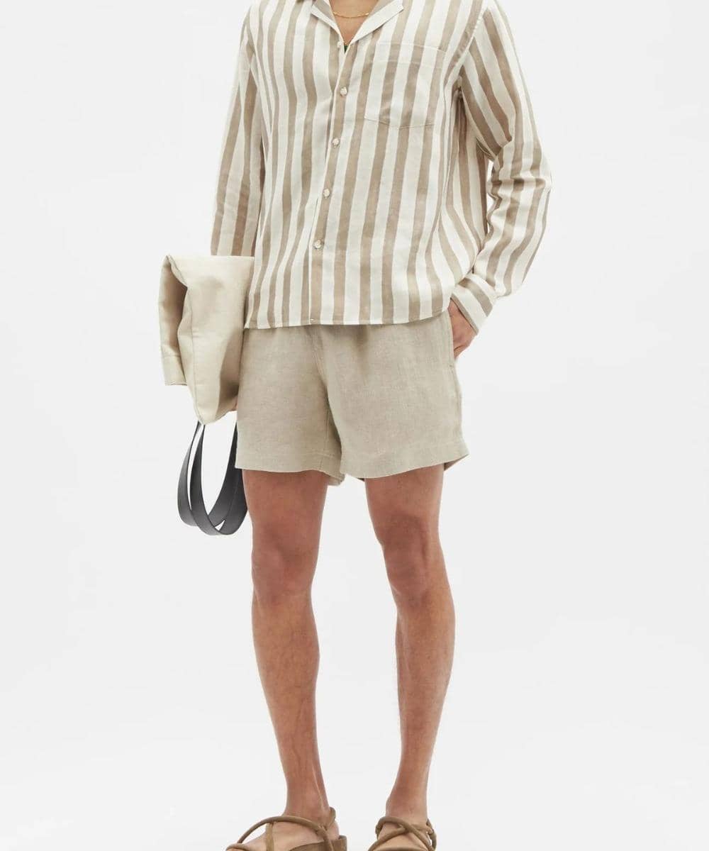 7 Outfit Cowok Biar Tetap Nyaman di Cuaca Panas (2)