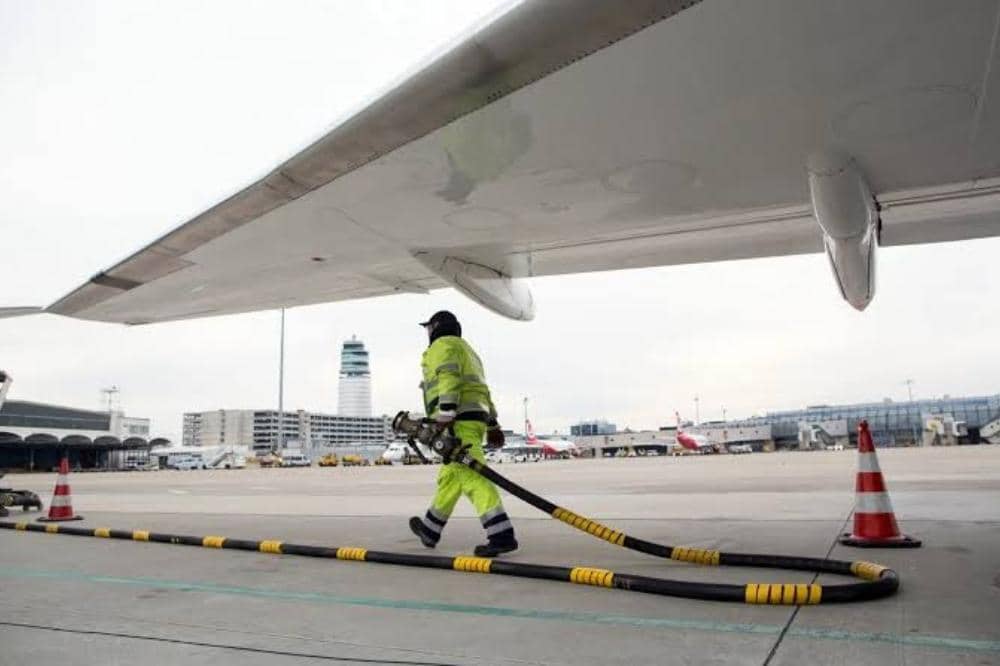 6 Jenis Bahan Bakar Pesawat yang Umum Digunakan di Berbagai Negara_20260401_093457_0004.jpg