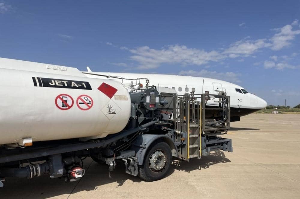 6 Jenis Bahan Bakar Pesawat yang Umum Digunakan di Berbagai Negara_20260401_093457_0001.jpg