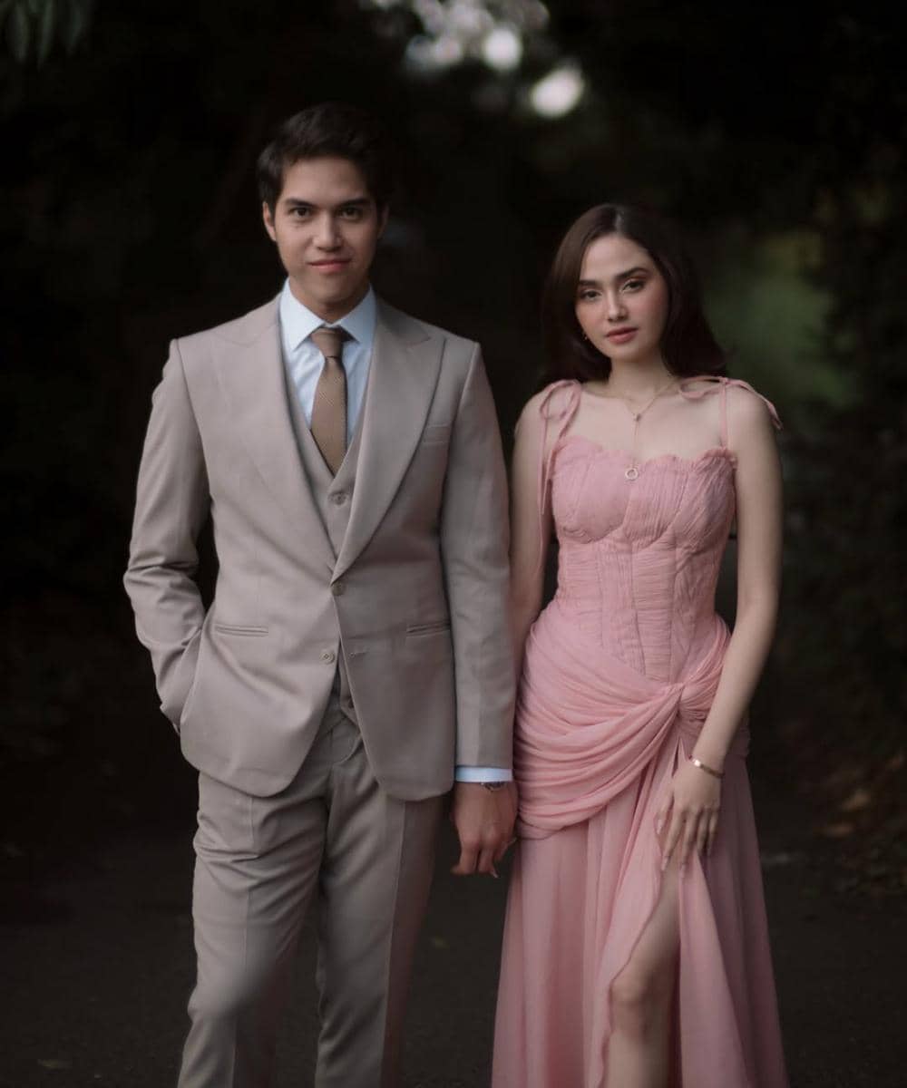 Perhiasan Syifa Hadju di Foto Prewedding.jpg