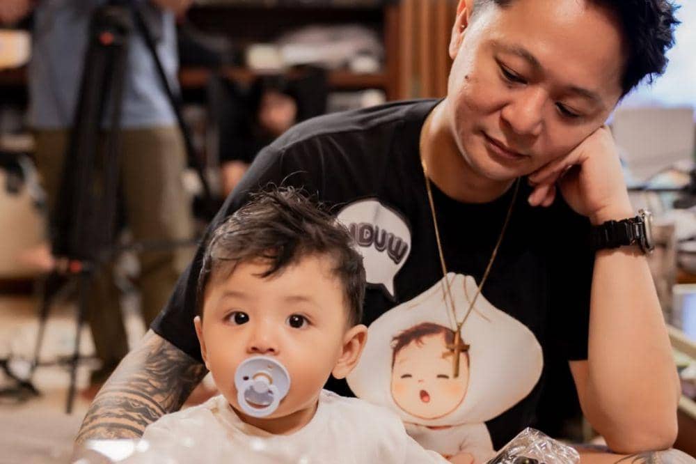 7 Foto Kedekatan Andrew Anak Erika Carlina dan Bravy saat di Marapthon