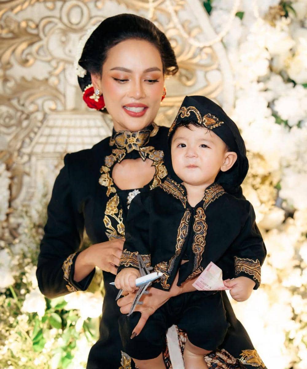 Instagram.com/rachelvennya