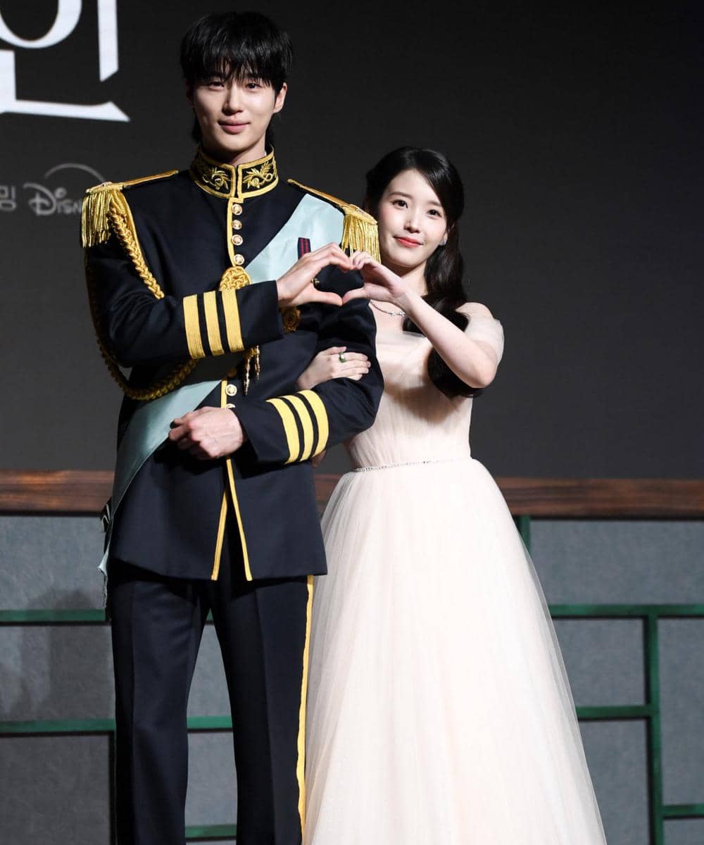 IU dan Byeon Wooseok di Precon Drakor Perfect Crown 1.jpg