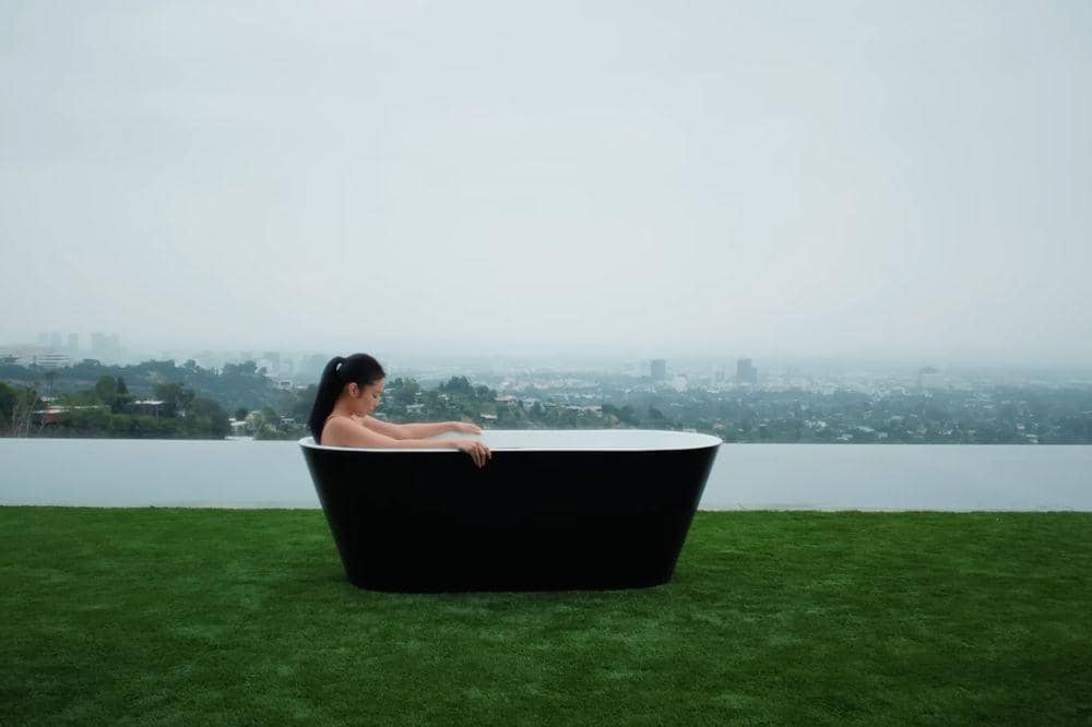 5 Manfaat Cold Plunging yang Dilakukan Jennie BLACKPINK