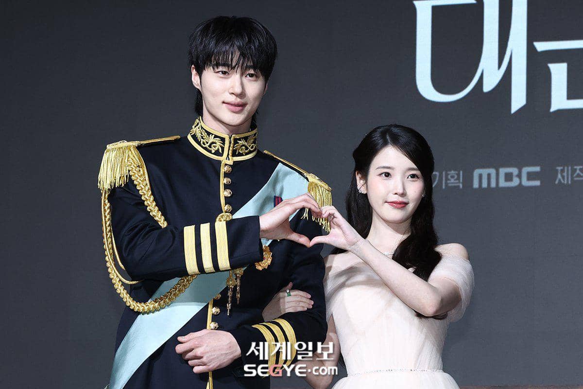 IU dan Byeon Wooseok di Precon Drakor Perfect Crown 4.jpg